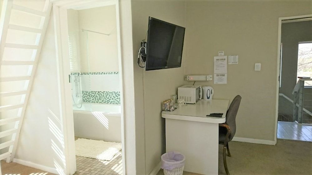 Indigo Moon Guesthouse Family Room, Multiple Beds, Non Smoking 4