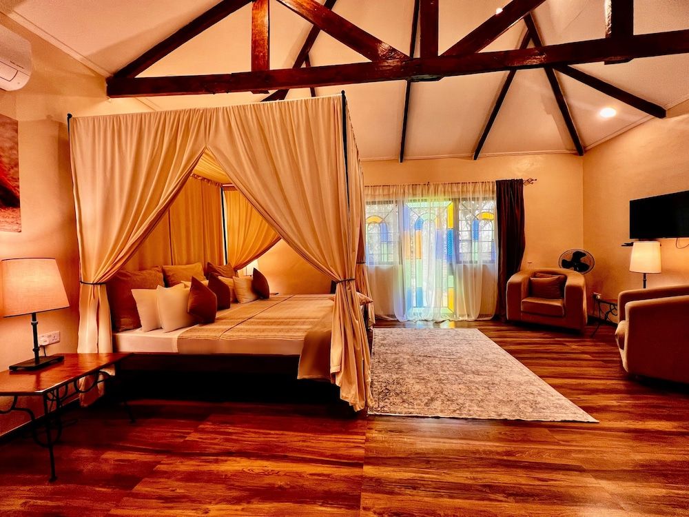 PINK FLAMINGO BOUTIQUE HOTEL Honeymoon Suite 3