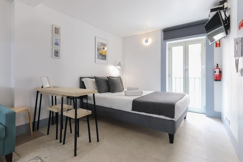 Alfama Modern Loft by Homing Studio 23