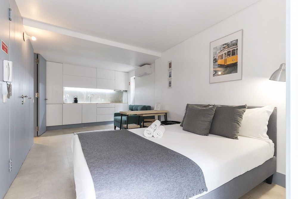 Alfama Modern Loft by Homing Studio 22