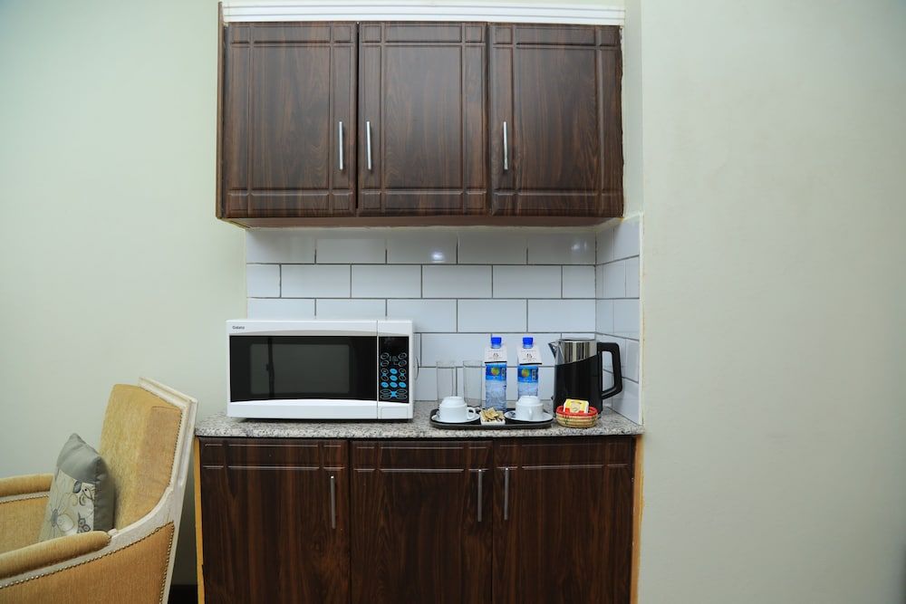 Bonanza Addis Hotel Deluxe Room 6