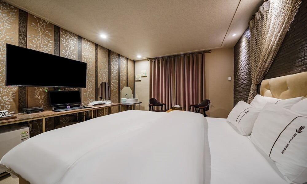 undefined URBAN HOTEL & GOLF 4