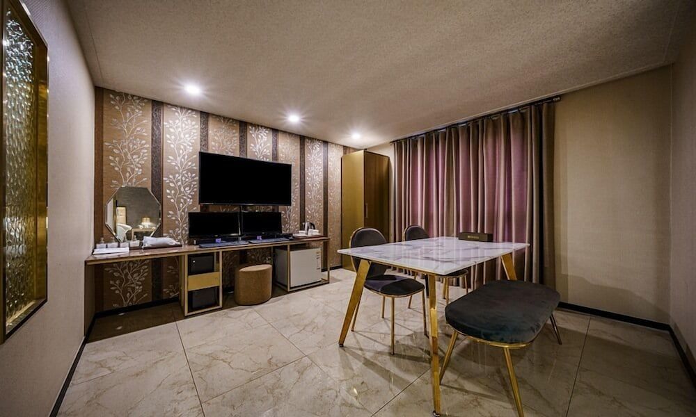 undefined URBAN HOTEL & GOLF 2