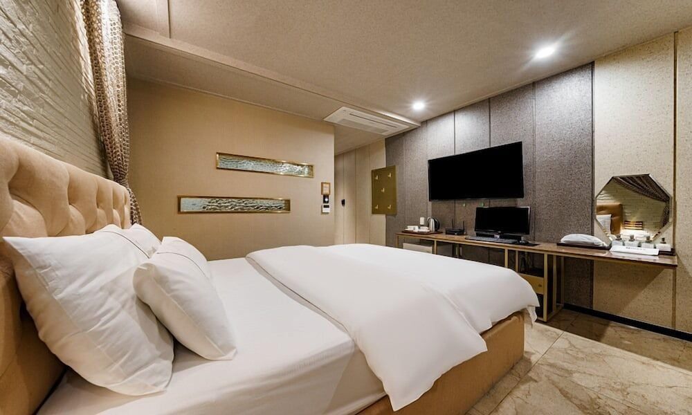 undefined URBAN HOTEL & GOLF 7