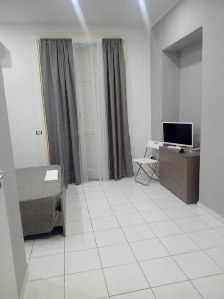 Sweet Night Triple Room 2