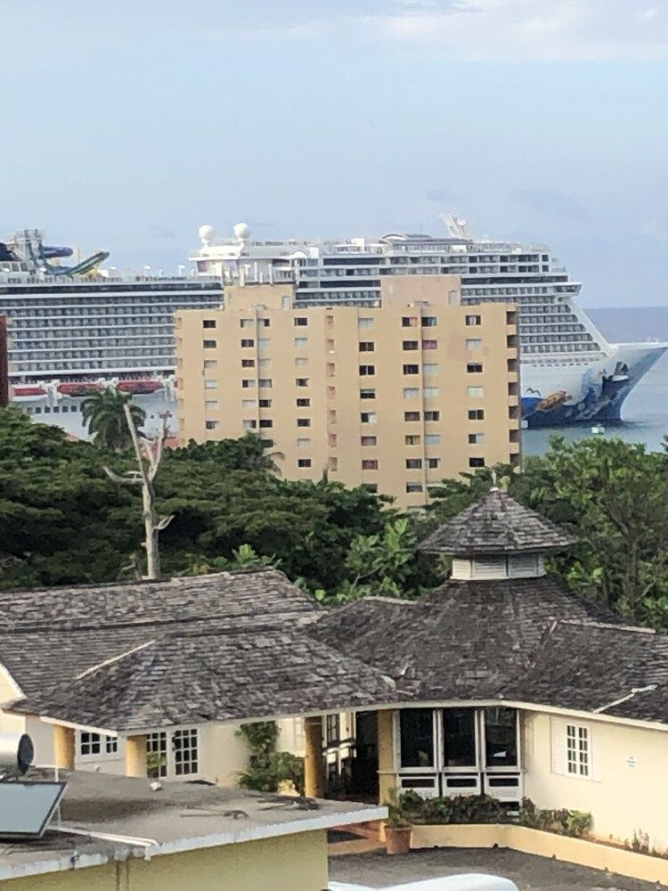 Majestic Supreme Ridge Cott Family Room, 2 Bedrooms, Smoking, Beach View 12