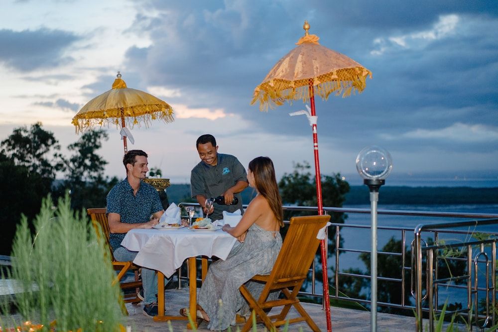 Couples Dining