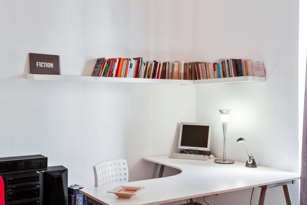 undefined Stylish House with Hot Tub, Movies & Books 5