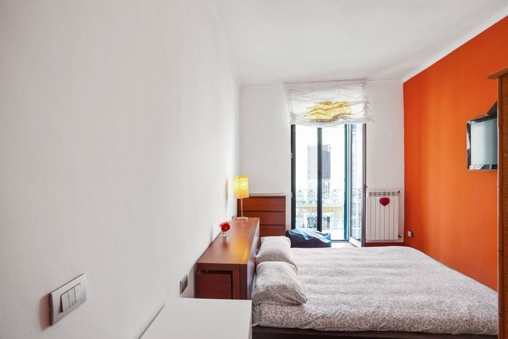 undefined Stylish House with Hot Tub, Movies & Books 10