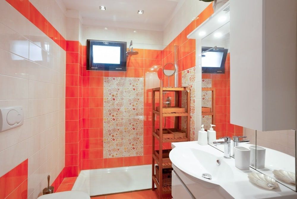 Stylish House with Hot Tub, Movies & Books Apartment, 3 Bedrooms 23