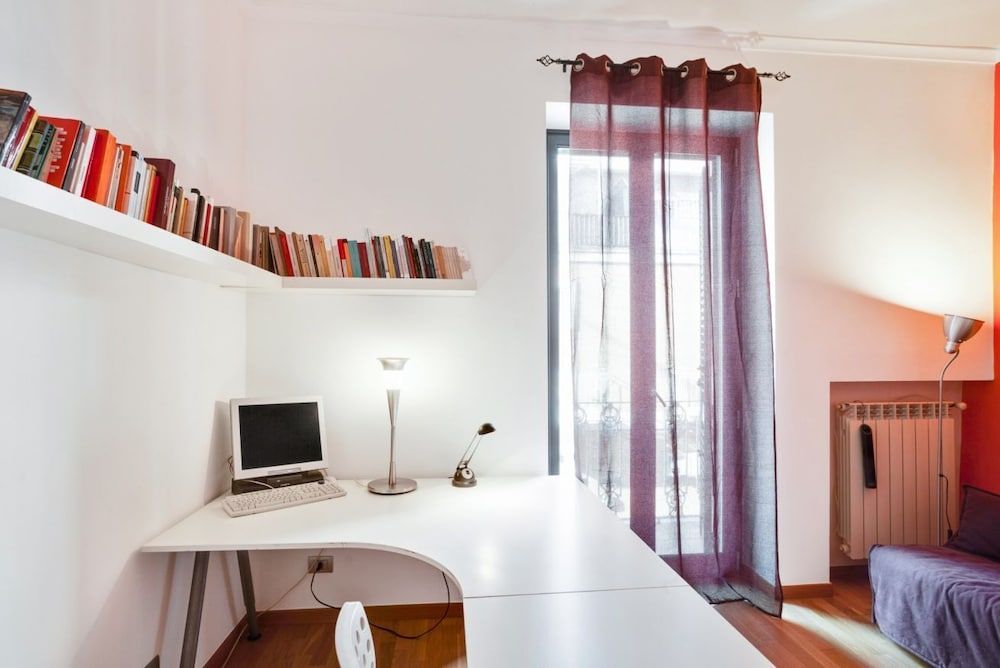 undefined Stylish House with Hot Tub, Movies & Books 9