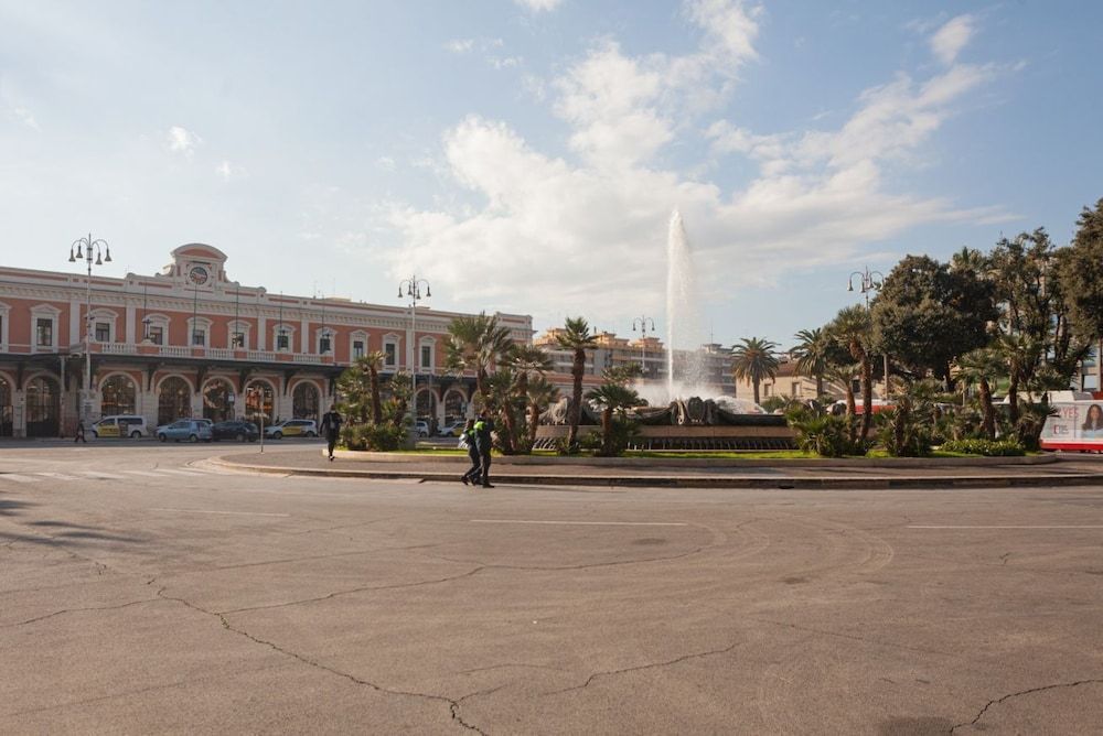 undefined Stylish House with Hot Tub, Movies & Books 2