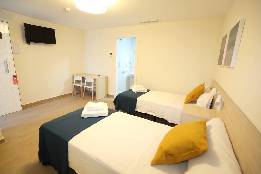 Hostal Palmones Standard Twin Room 2