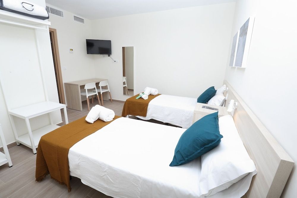 Hostal Palmones Standard Twin Room 3