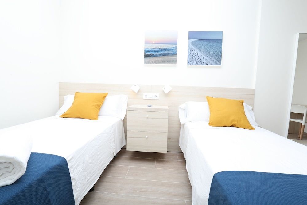 Hostal Palmones Standard Twin Room 4