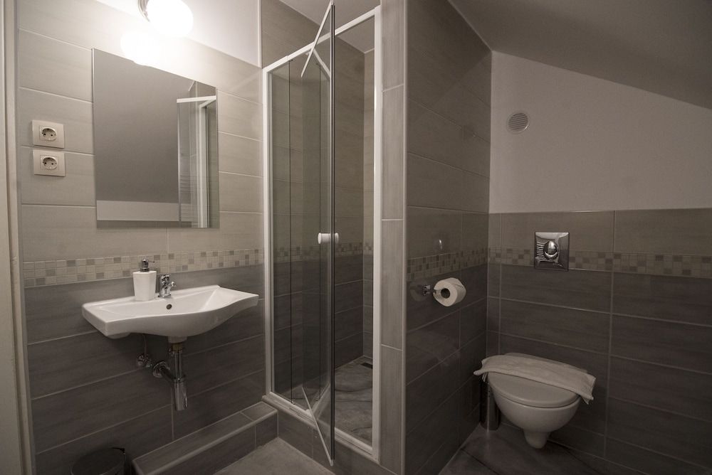 Jégverem Fogadó Gallery Quadruple Room 3