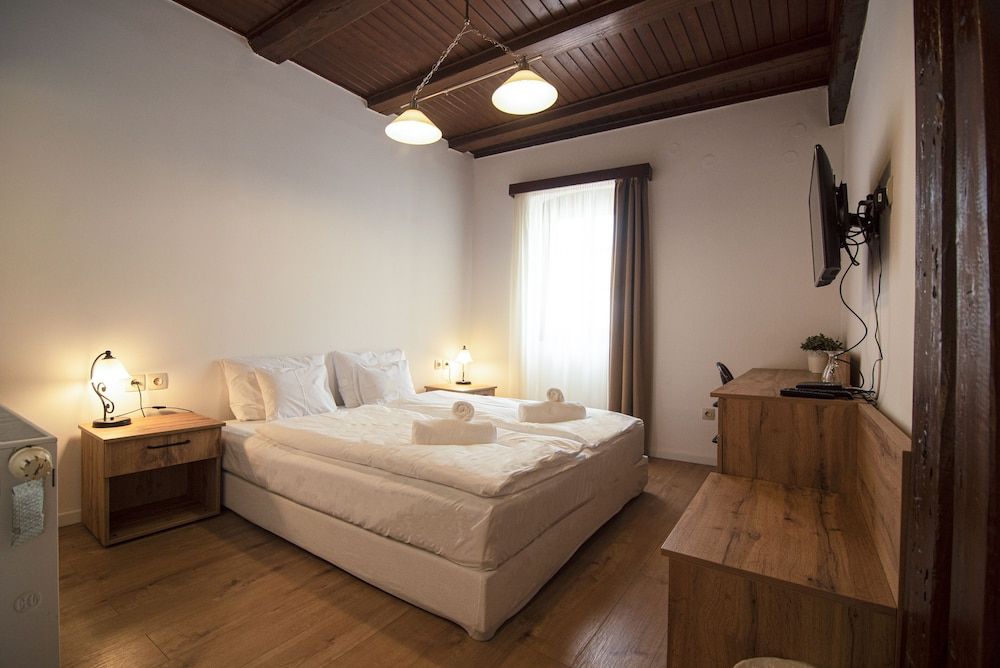 Jégverem Fogadó Double Room, Private Bathroom 4