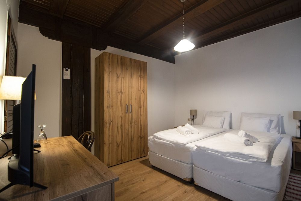 Jégverem Fogadó Double Room, Private Bathroom 3