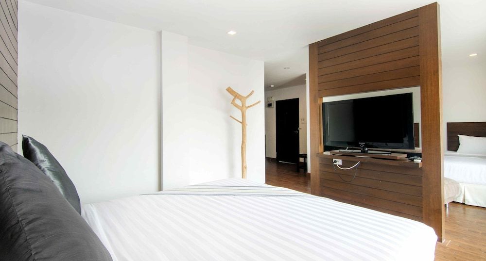 undefined The Phoenix Hotel Bangkok 2