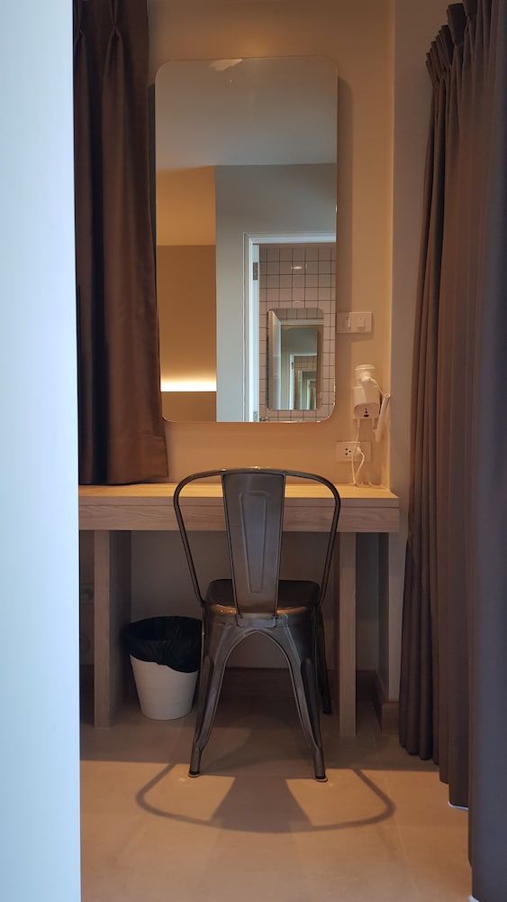 undefined The Phoenix Hotel Bangkok 10