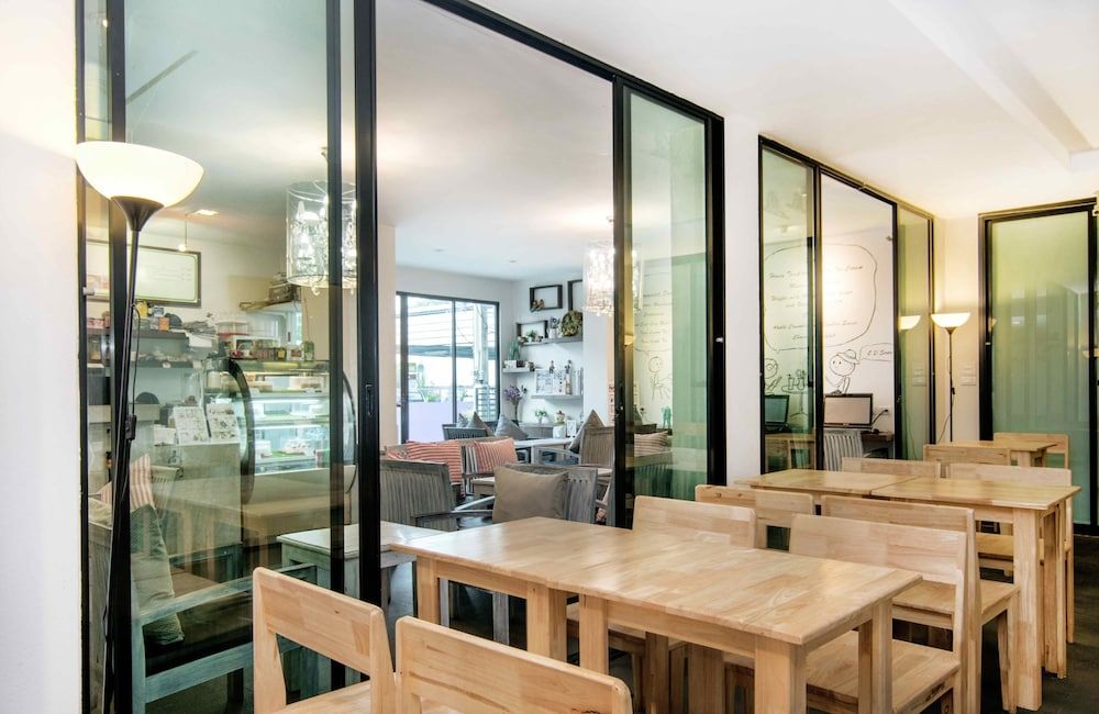 undefined The Phoenix Hotel Bangkok 5