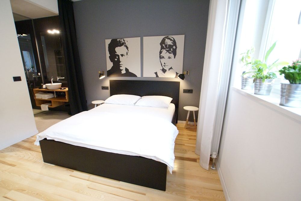 undefined Fingerprint Tree Apartment 5