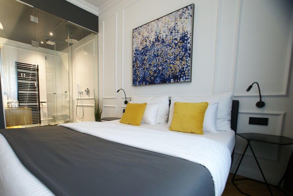 undefined Fingerprint Tree Apartment 6