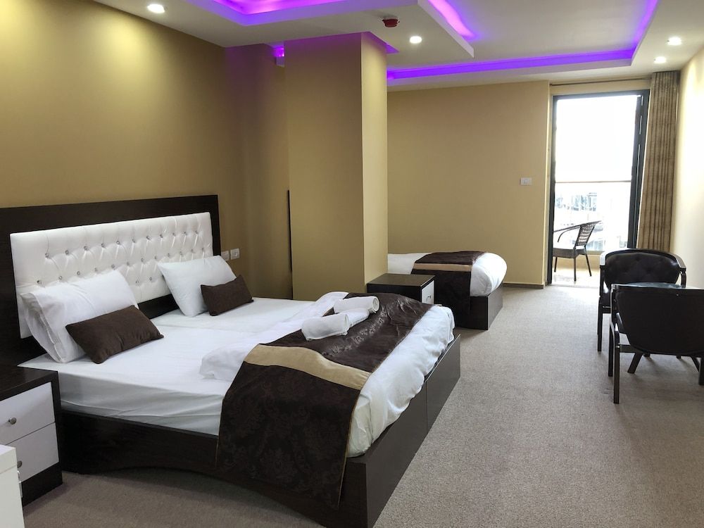Deluxe Triple Room, Multiple Beds, Non Smoking