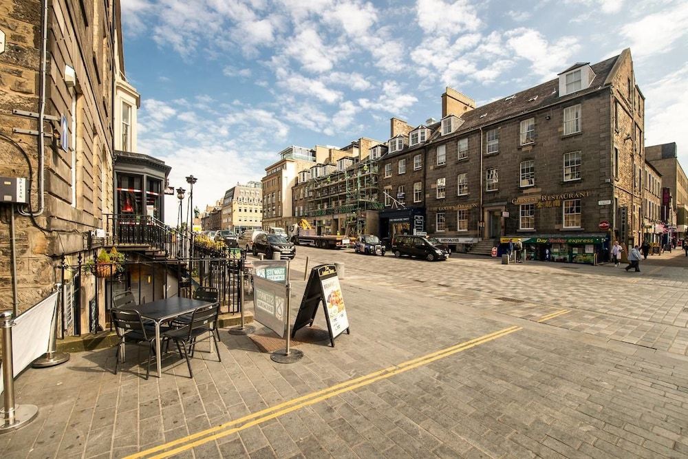 undefined JOIVY Perfect Location! - Stylish & Cosy Rose St Apt 9