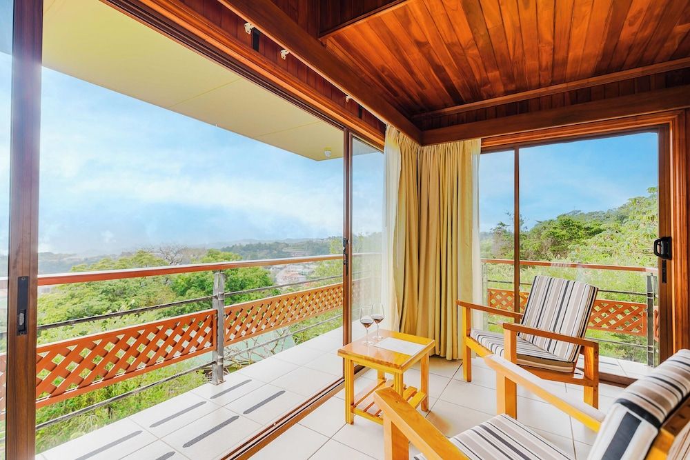 Ficus Sunset Suites Mountain View Queen 6