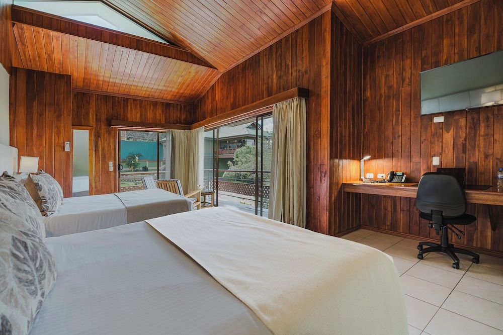 Ficus Sunset Suites Garden View Queen 2