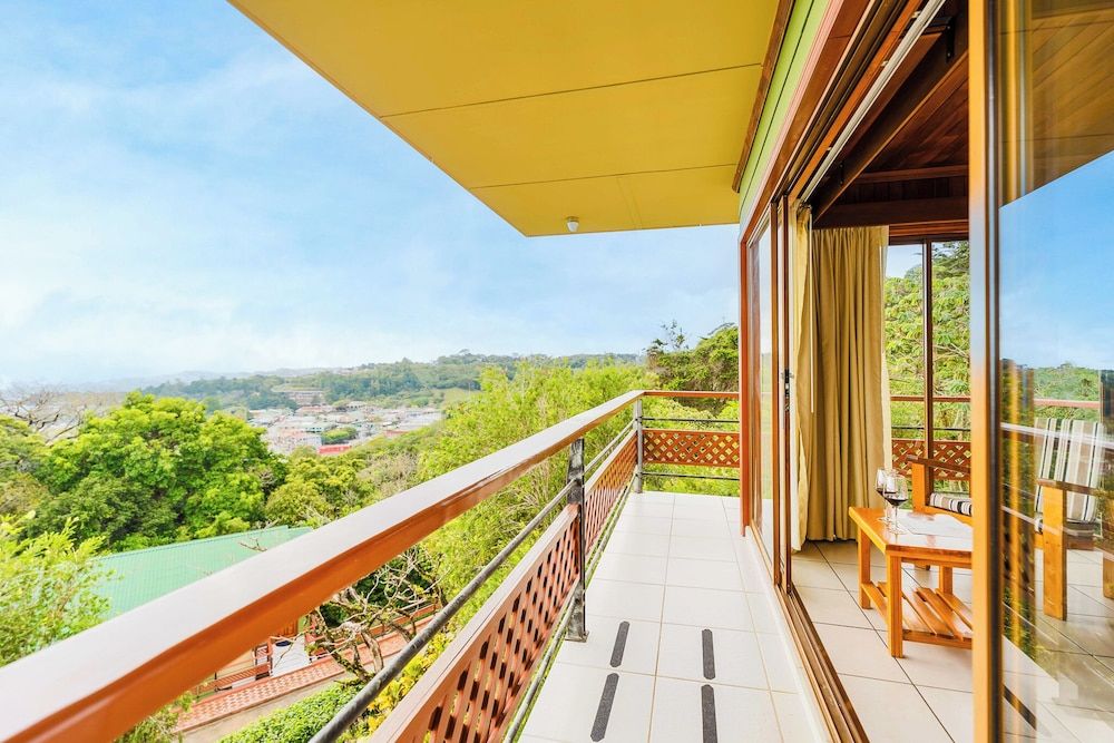 Ficus Sunset Suites Sunset View Queen 3