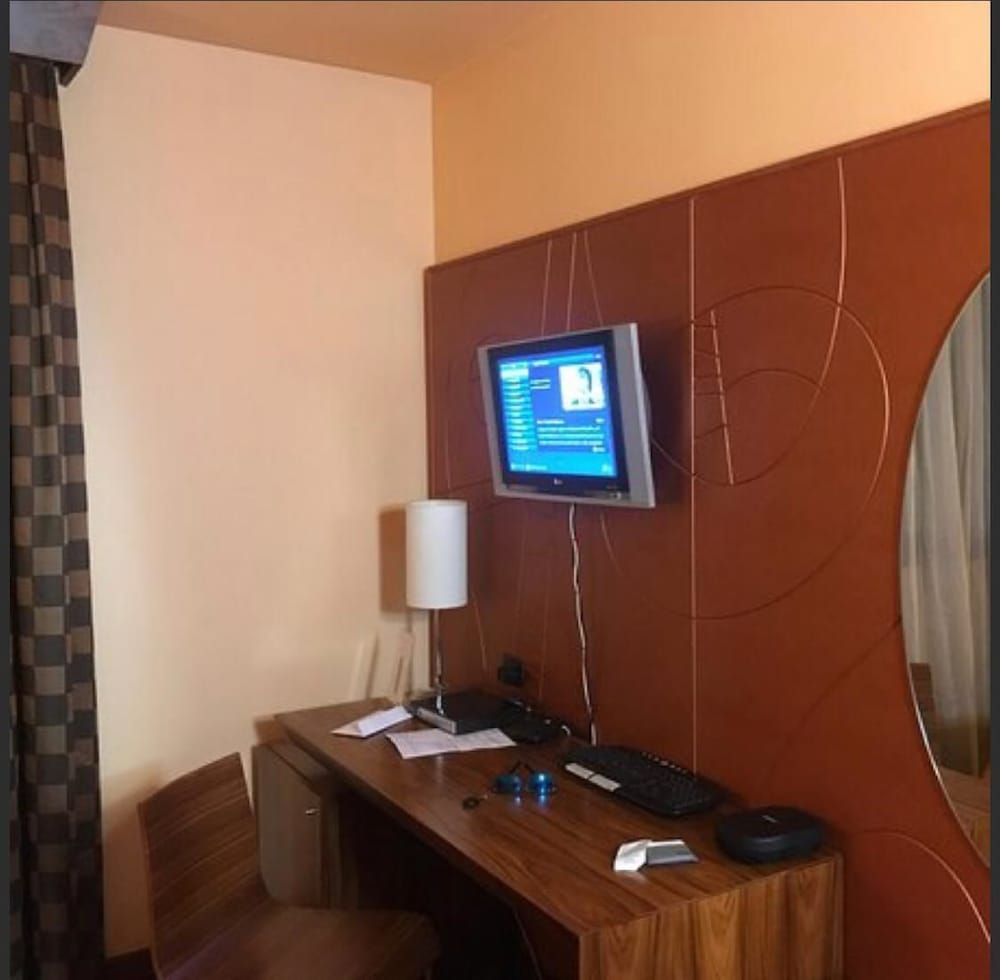 Laghi Room Only Quadruple Room 7