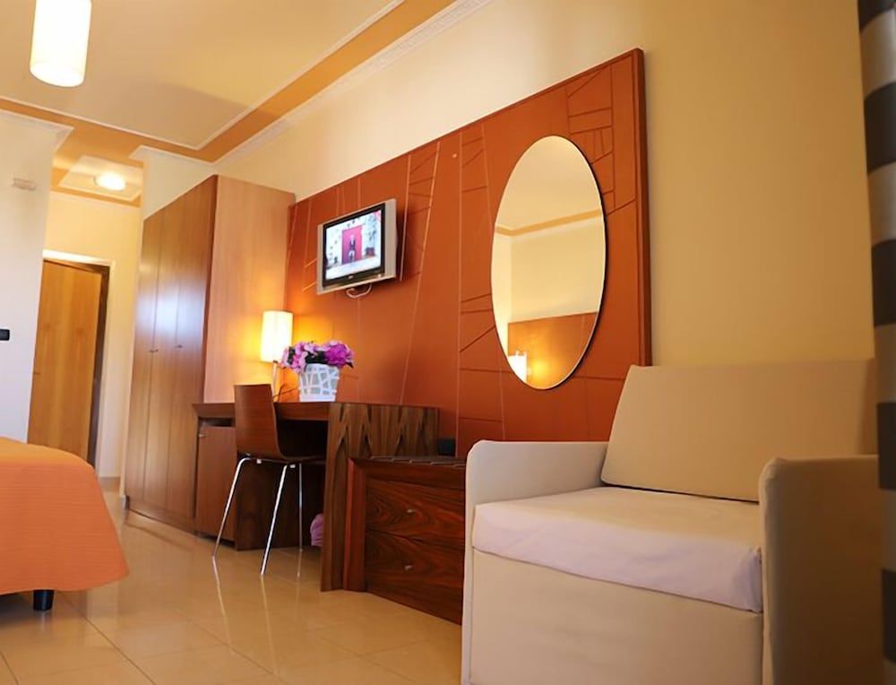 Laghi Room Only Quadruple Room 3