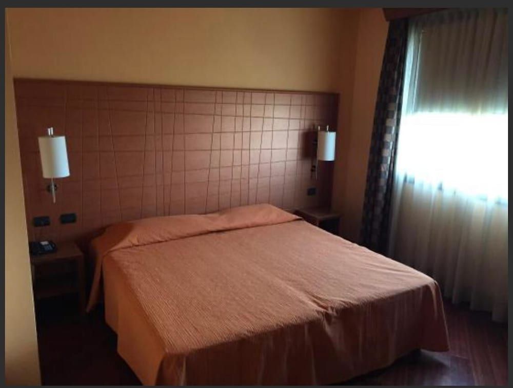 Laghi Room Only Quadruple Room 2