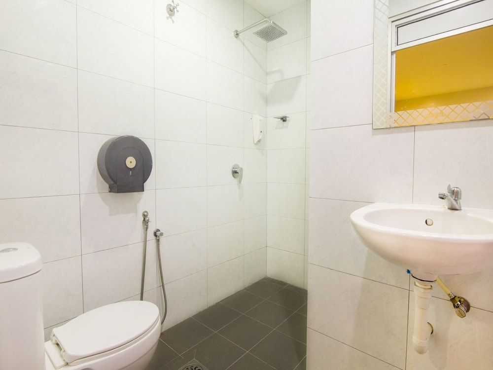 OYO 880 Hotel Purple Town Family Suite, 2 Double Beds 4