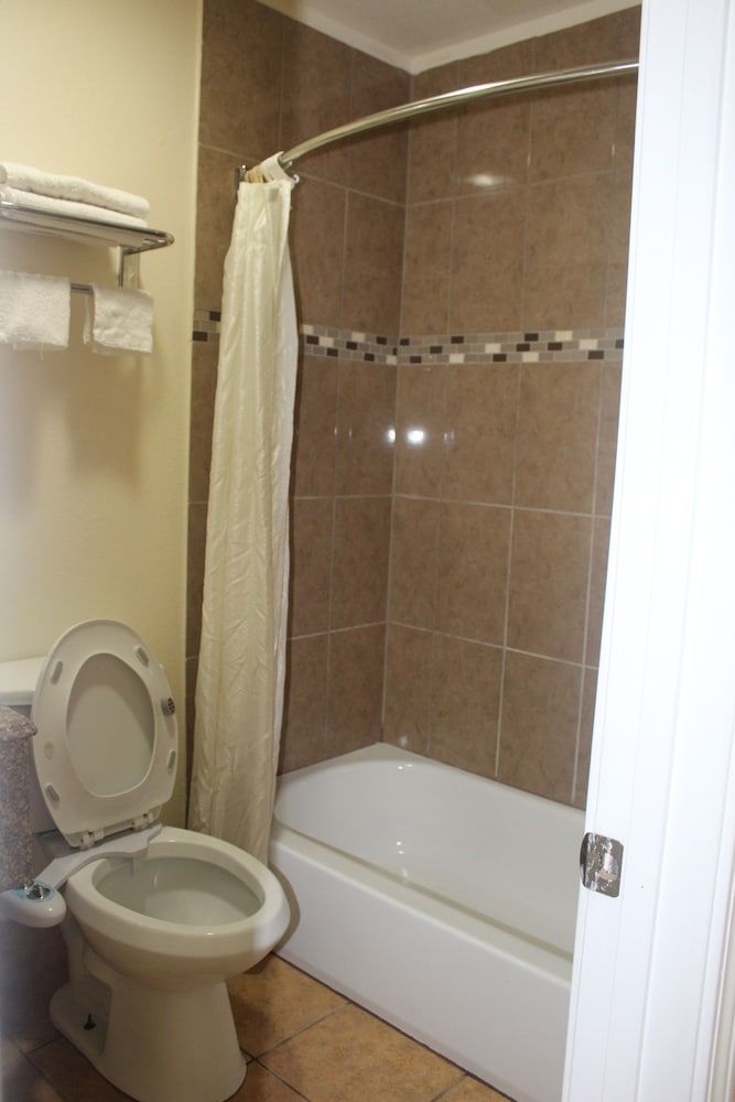 EverGreen Inn & RV Double Room, 2 Double Beds, Smoking 8