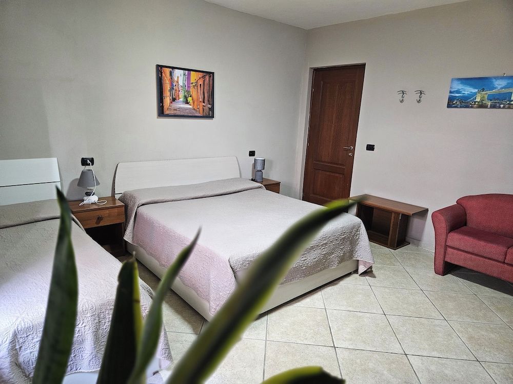 Garden Inn Triple Room 4