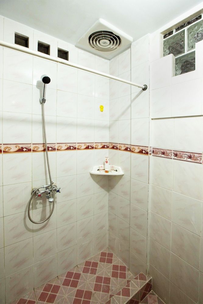 OYO 146 Menteng Residence Near Kementerian Perencanaan Pembangunan Nasional/Badan Perencanaan Pembangunan Nasional (Kementerian PPN/Bappenas) Standard Double Room, Non Smoking 9