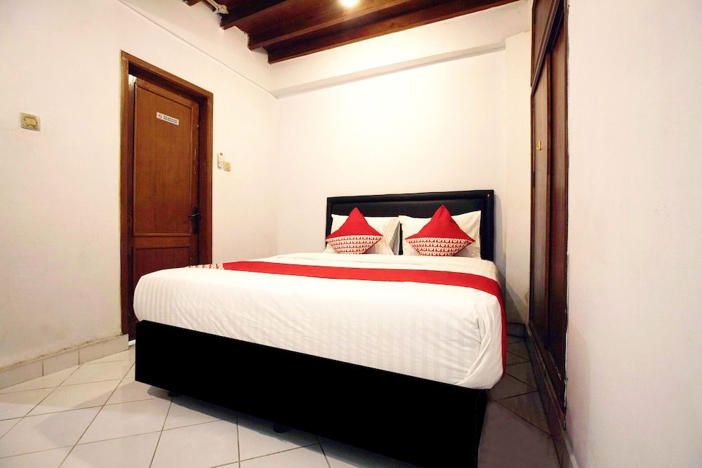 OYO 146 Menteng Residence Near Kementerian Perencanaan Pembangunan Nasional/Badan Perencanaan Pembangunan Nasional (Kementerian PPN/Bappenas) Standard Double Room, Non Smoking 4