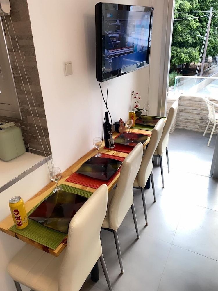 undefined Next to the beach Mackenzie Studio 4