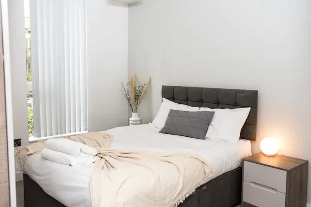 undefined Super 2 Bedroom Apt CityCentre 4