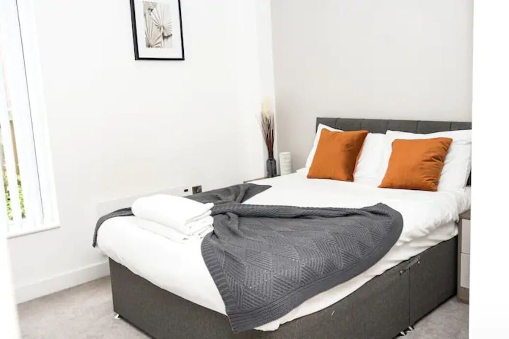 undefined Super 2 Bedroom Apt CityCentre 3