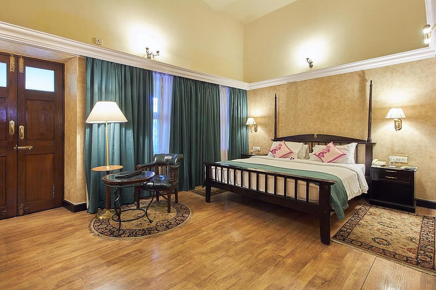 Luxury Heritage with Lawn view Balcony