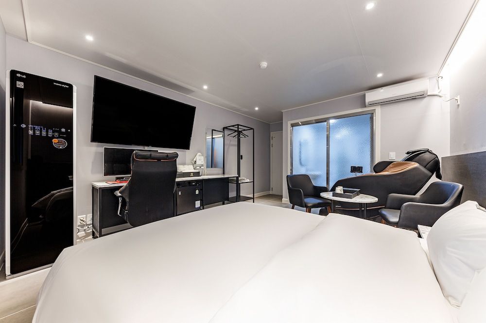 Rest Hotel Business Studio Suite 6