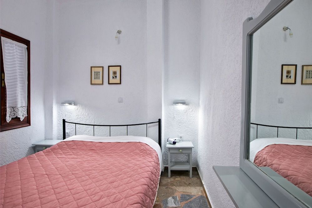 New Aurora Apts Studios Apartment, 1 Bedroom, Terrace, Garden View 3