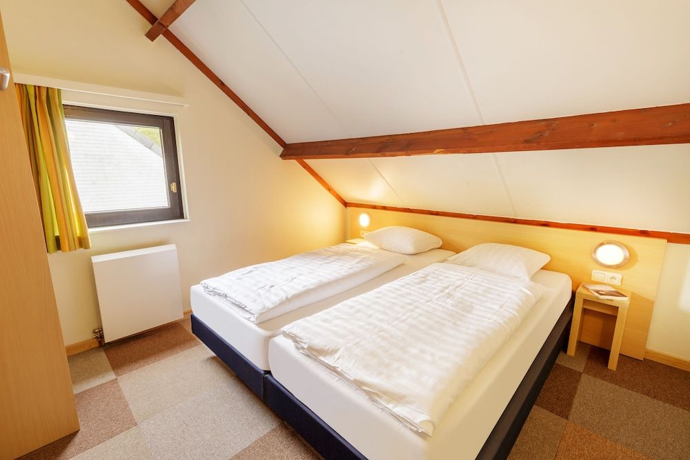 Comfort Cottage (Select 8)
