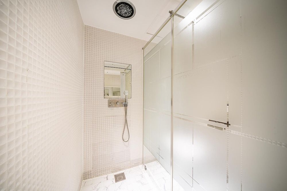 Pandora Hotel Business Room 5