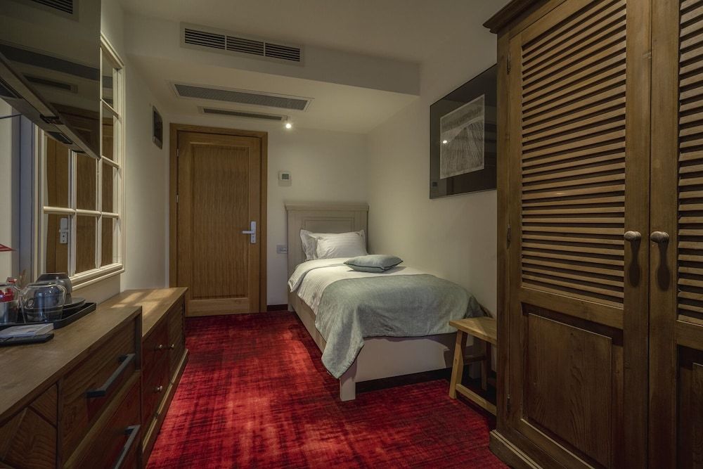 La Boheme Standard Twin Room 2