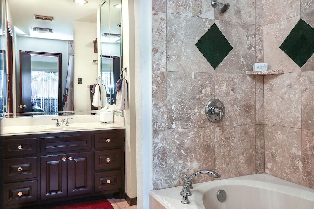 Resort Attractions Signature Condo, 1 Bedroom, Balcony, Lake View 5